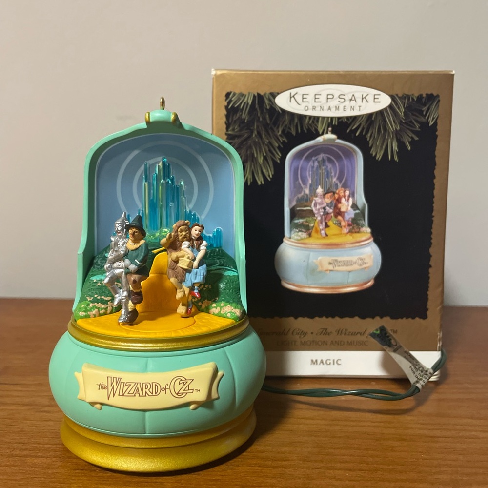 Hallmark Keepsake Ornament Wizard of Oz The Emerald City Ornament / 1996
